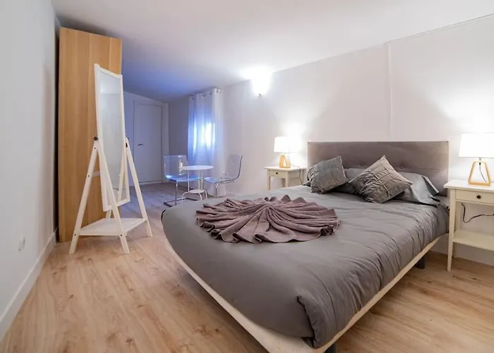 Plaza España I calle Isabel la Católica 3BR 2BH